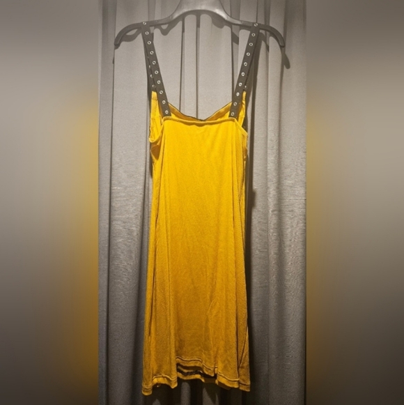 Dress. - Picture 2 of 2